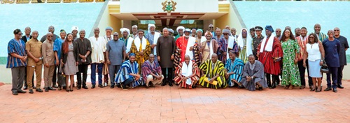 President Mahama (middle) with some government officials and the delegation from Dagbon