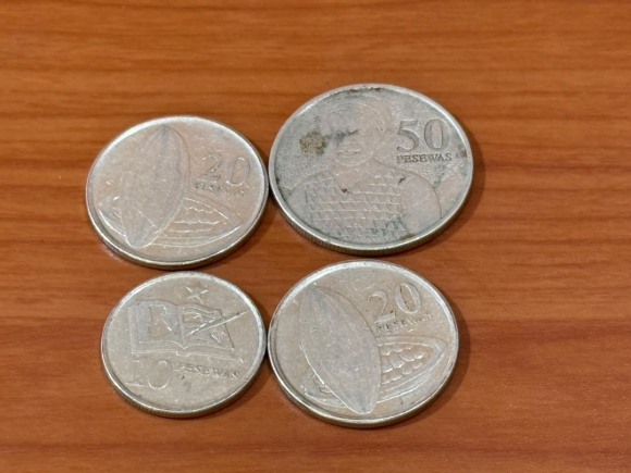 Bank of Ghana warns traders, transport operators against rejecting cedi coins