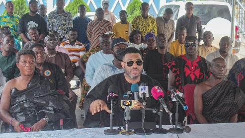 Nana Kwadwo Safo Akofena, Head, Kristo Asafo Church, addressing the media. With him are Nana Kwabena Karikari (left), Spokesperson, Kantanka family; some members of the Kristo Asafo Church and other family members. Picture: ERNEST KODZI