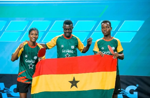  Israel Aklie (left) and Joanita Borteye (right) with an official after their win