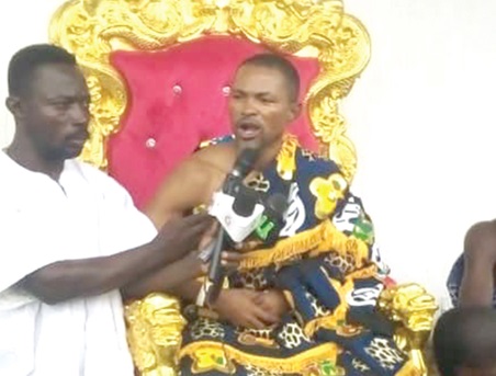 • Nene Kseku-- Otiti Animle VII, Osudoku Paramount Chief,  addressing the gathering