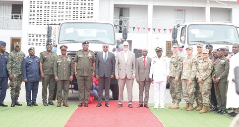 Rolf Olson (middle), US charge D’affaires, US Embassy, with Ernest Brogya Genfi (7th from left), Deputy Minister of Defence, Lieutenant General William Agyapong (6th from left), the Chief of Defence Staff, Ghana Armed Forces, some senior officers of GAF and US Army after the donation. Picture: BENEDICT OBUOBI   