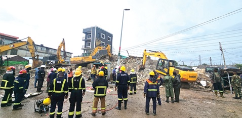 A joint team of security personnel clearing the rubbles at the scence. Picture: DOUGLAS ANANE-FRIMPONG