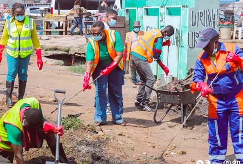 Sophia Kudjordji (middle), Chief Corporate Communications Officer of Jospong Group of Companies, taking part in the clean-up exercise at Kaneshie