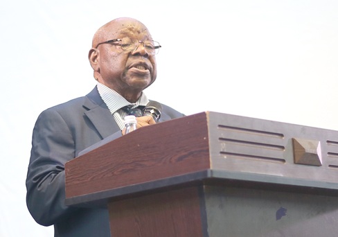 Joseph Yieleh Chireh (inset), Chairman, Governing Board, Pharmacy Council administering the apothecary’s oath and inducting the newly registered pharmacists. Picture: BENEDICT OBUOBI