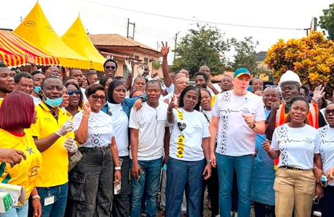 Stephen Blewett (arrowed), Chief Executive Officer of MTN Ghana, with a section of the staff after the event. Picture: EDNA SALVO KOTEYStephen Blewett (arrowed), Chief Executive Officer of MTN Ghana, with a section of the staff after the event. Picture: EDNA SALVO KOTEY