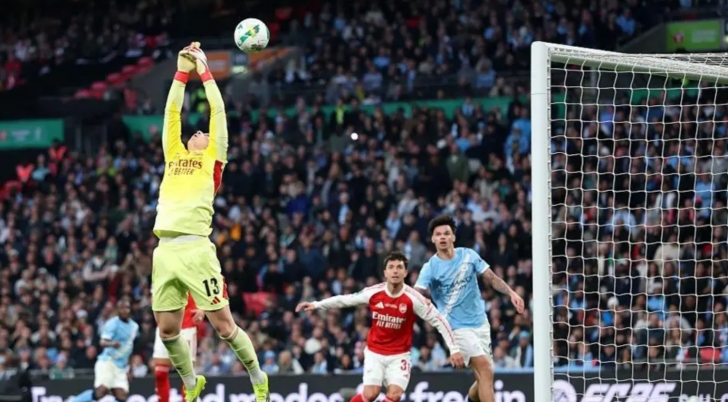 The 'sentimental' goalkeeping call that cost Arsenal