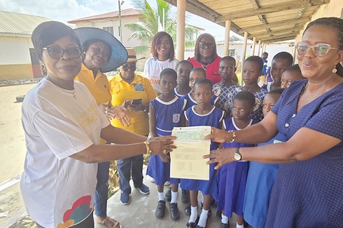 Merley Wood (left), President, Zonta Club of Accra II, presenting a cheque for GH¢2,800 to Dora Okae (right), Headmistress of Teshie Salem Presbyterian Primary School, during the event