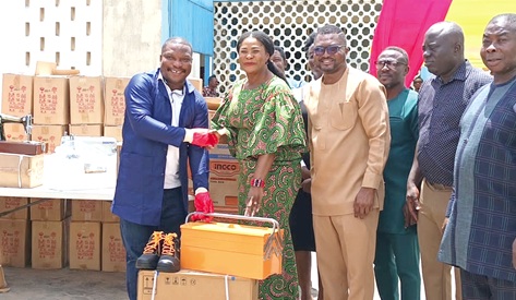 Ebi Bright (2nd from left), MCE for Tema, handing over a toolbox to Christian Adjavorn, a master craftsman under the NAP, during the ceremony in Tema