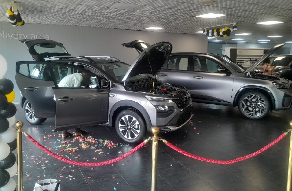 The Renault All-New Grand Koleos and the All-New Renault Kardian on display