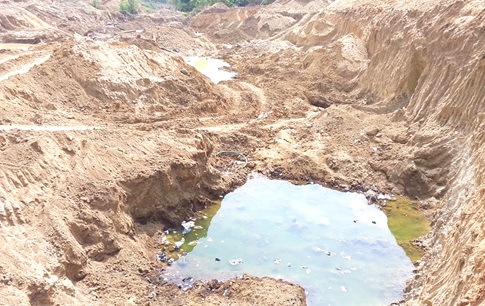 A galamsey pit left uncovered at Nipanikrom A galamsey pit left uncovered at Nipanikrom