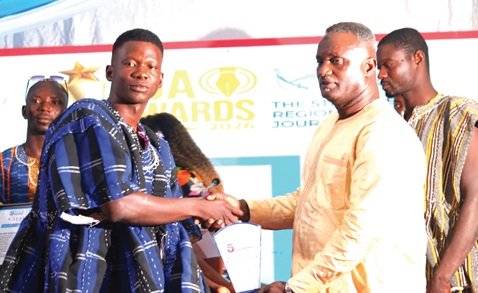 Yakubu Abdul-Majeed (right), the Northern Regional Chairman of the GJA, handing over the Mining and Natural Resources Award to Gilbert Azeem Tiroog, Upper East Regional Correspondent of the Daily Graphic