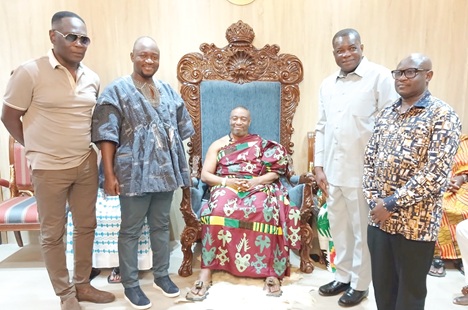 King Tackie Teiko Tsuru II (seated), Ga Mantse; Governs Agbodza (2nd from right), Minister of Roads and Highways; Alhassan Suhuyini (2nd from left), Deputy Minister, and Samuel Kwasi Akuaku (right), Chief Director of the ministry