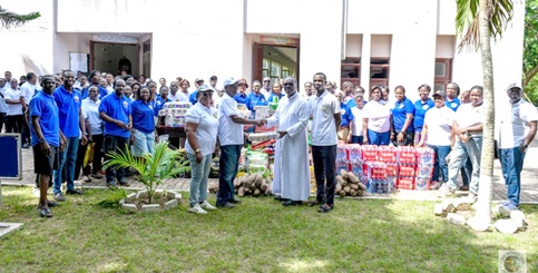 James Patrick Oppong, President of the Holy Family Akankuo of the parish,  presenting the items to Very Rev. Francis Arthur, former Rector of St. Paul's Seminary