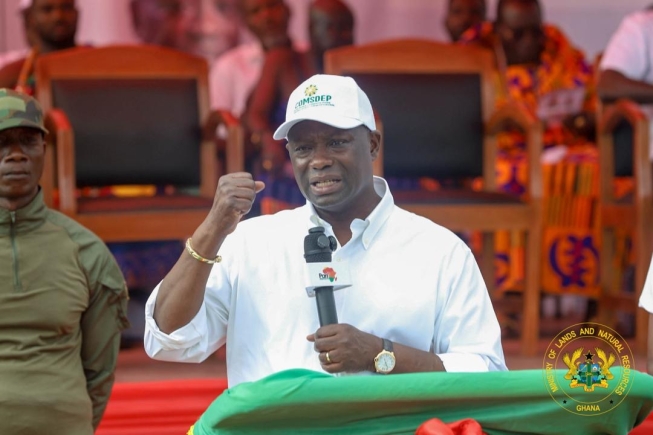 Lands Minister charges mining cooperatives: Take the gold, but restore the land