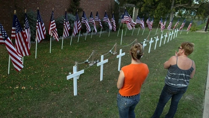 Thirteen unarmed US military personnel were killed in a shooting rampage at Fort Hood in Texas