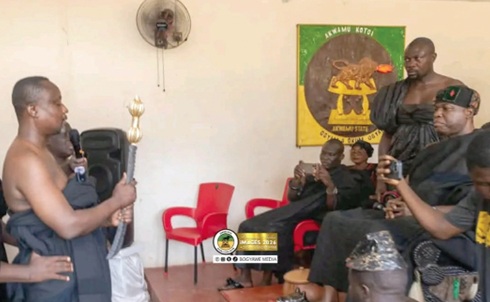 Osabarima Appiah Boadu II (left), Chief of Adjena, swearing the oath of allegiance to Odeneho Kwafo Akoto III, Omanhene of Akwamu Traditional Area