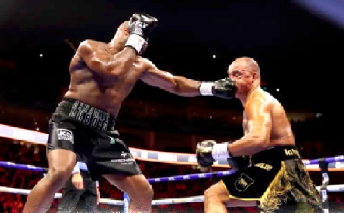 Daniel Dubois land a blow to the face  of Fabio Wardley