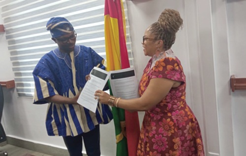 Eric Adjei (in blue batakari), CEO of NEIP, and Louv Ford, CEO of SWIM, exchanging the signed MoU