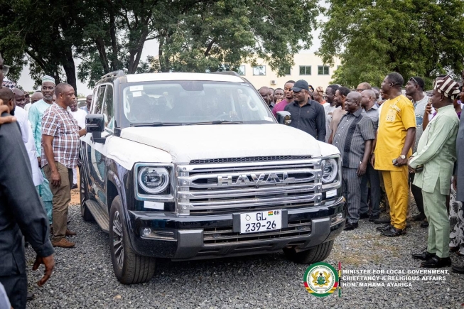 The Haval H9 Sports Utility vehicles presented to MMDCEs. INSET: Mahama Ayariga, Minister of Local Government, Chieftaincy and Religious Affairs