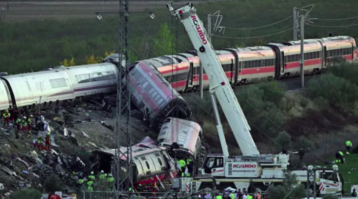 Spain begins three days of mourning after train crash kills dozens