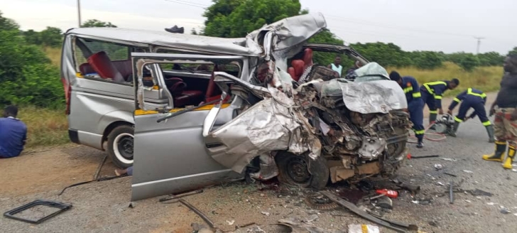 Ford Transit crashed into side of Hiace on a hill and resulted in 13 deaths, 18 injuries on Accra-Aflao highway - GNFS