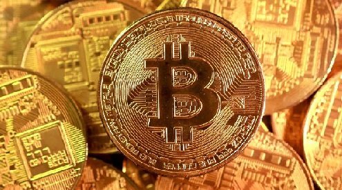 Bitcoin heads for third winning week as macro pressures mount