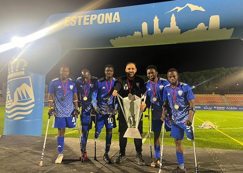 The five Ghanaian amputee players with their coach 