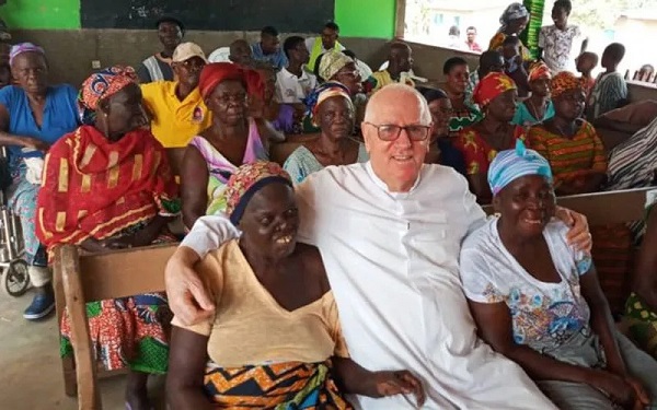 Fr. Andrew Campbell seated with persons suffering from leprosy Fr. Andrew Campbell seated with persons suffering from leprosy