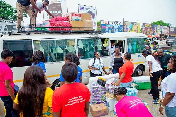 Myhelp-Yourhelp team offloading the items Myhelp-Yourhelp team offloading the items