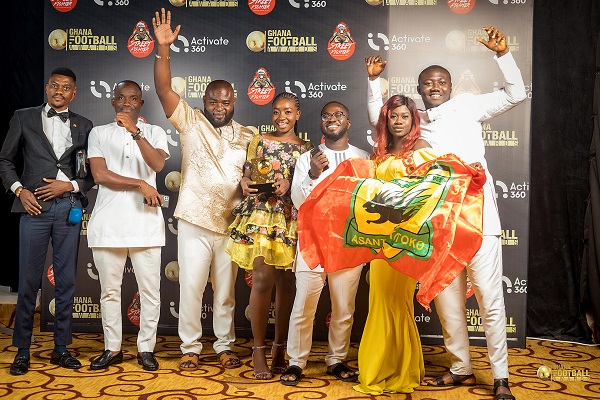 Former Black Stars winger, Laryea Kingston (left) and Coach Mas-Ud Didi Dramani, both coaching staff of Right to Dream Academy, receiving the Thumbs-Up award on behalf of Right to Dreams founder, Tom Vernon