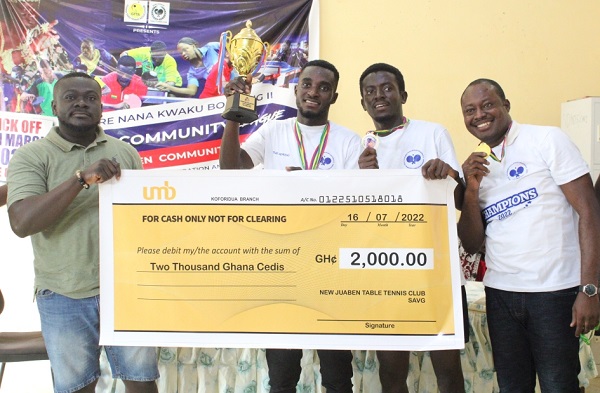 Mr Benjamin Korsinah Tsatsu (far left), Eastern and Volta Zonal Manager of GCGL, presenting the trophy and the GH¢2,000 cash prize to Adweso Eagle’s Nest’s Morris Acheampong, Eric Nyarko and Solomon Danso.