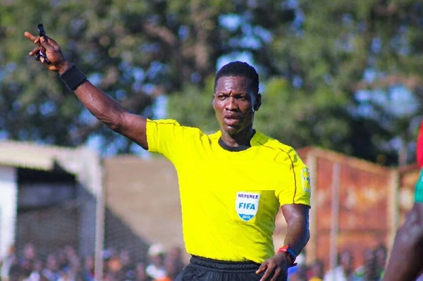Referee Daniel Laryea