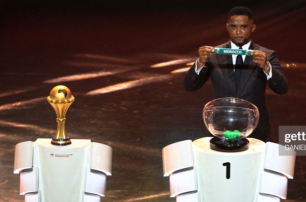 Samuel Eto'o shows Morocco tag during the draw
