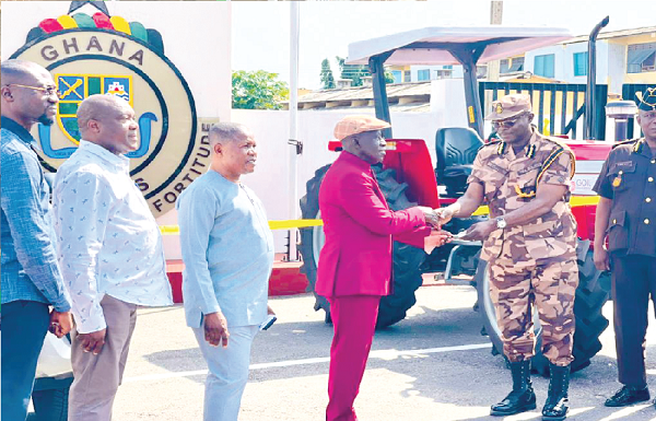 Kwame Osei Prempeh (4th from left) presenting the keys to the vehicles to Isaac Kofi Egyir. Those looking on include (from left) Kwabena Adjei, Chief Finance Officer; Martins Olu-Davies, Head of Administration and Human Resource; and Marcus Deo Dake, Head of Corporate Affairs, all of GOIL.