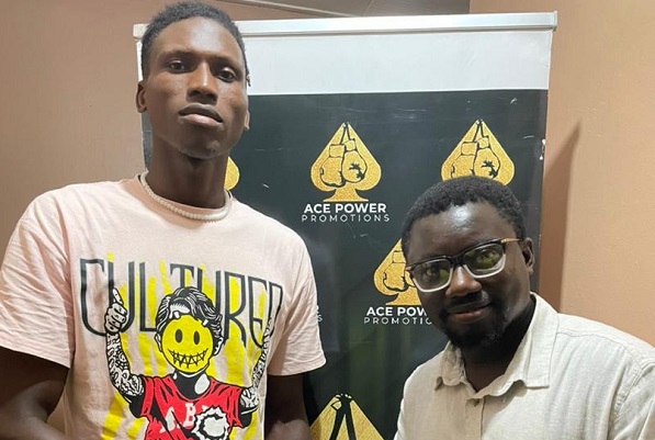 Ahmed Abdula (left) displaying the contract with Isaac Amankwah of ACE power