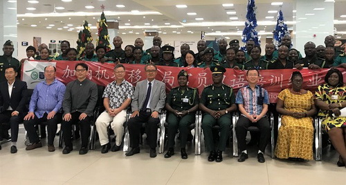 A group photograph of the immigration officers and the Chinese delegation