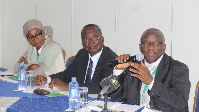 Dr Elias Ayuk (with mic) answering a question during the lecture