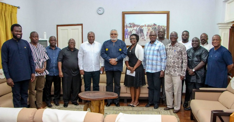 A group photo of the meeting between Rawlings and Mahama