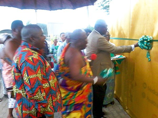 Prof. Akosah cutting the tape to unveil the 40th anniversary logo of the hospital. With him are the Tema Mantse, Nii Adjei Krakue II (middle), and Nana Kwaku Dei Prof. Akosah cutting the tape to unveil the 40th anniversary logo of the hospital. With him are the Tema Mantse, Nii Adjei Krakue II (middle), and Nana Kwaku Dei