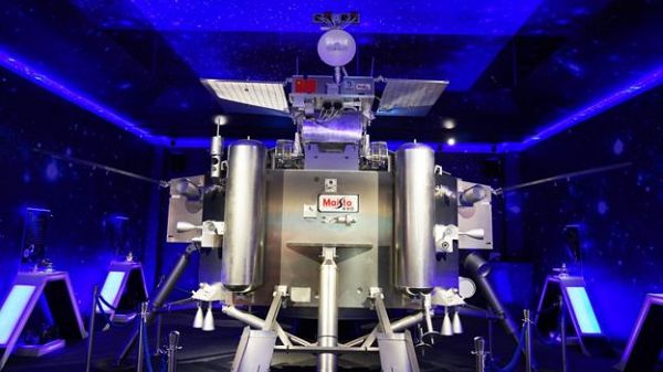 A mock-up of the Chang'e-4 lander and rover, on display in Dongguan, China A mock-up of the Chang'e-4 lander and rover, on display in Dongguan, China