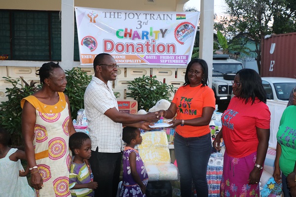 Mrs Eunice Osae presenting a cash of GH₵ 1, 000 in addition items to West Africa Mercy Ministries