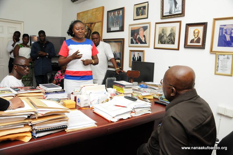 11377219 10153365599669836 7259859246309857693 n Nana Akufo-Addo in a chat with Francisca Oteng-Mensah