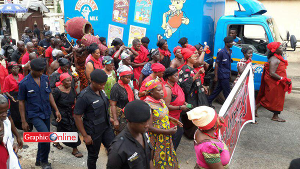 Elderly folks took to the street in Kumasi Wednesday morning to demonstrate over harsh economic conditions2 Elderly folks took to the street in Kumasi Wednesday morning to demonstrate over harsh economic conditions2