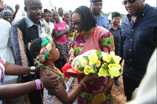 First Lady Lordina Mahama receives a bouquet on arrival at Bamionko for the inauguration of the Gwiraman Community SHS First Lady Lordina Mahama receives a bouquet on arrival at Bamionko for the inauguration of the Gwiraman Community SHS
