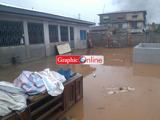 Flood waters trap Kumasi Aboabo residents2