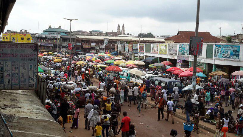 kejetia2 The traders carrying their goods out of the market
