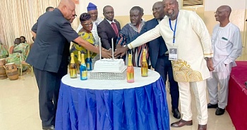  Kwaku Ofori Asiamah (4th right), Minister of Transport, with other freight forwarders cutting the cake to mark the 25th anniversary of the institute