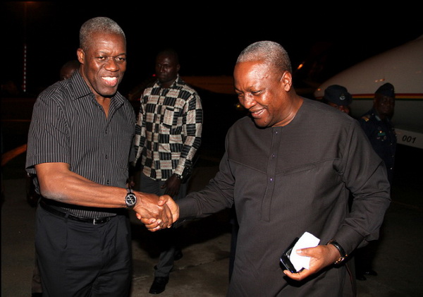 Vice President Kwesi Amissah-Arthur welcoming President Mahama home