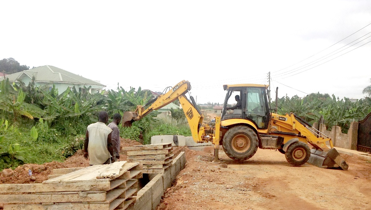 A excavator of Maripoma Enterprise Ltd filling sides of the drain